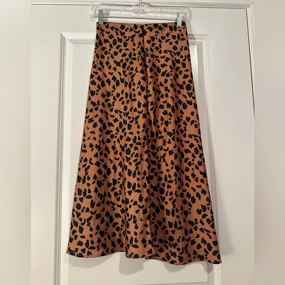 Urban outfitters silk leopard midi skirt - Picture 4 of 4
